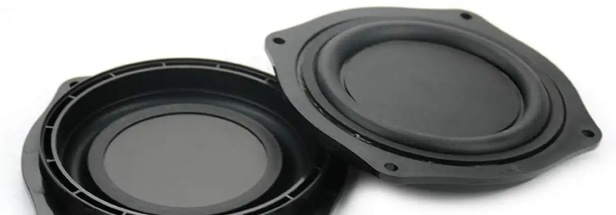 Speaker Bluetooth dengan passive radiator terlihat bergetar untuk menghasilkan bass.
