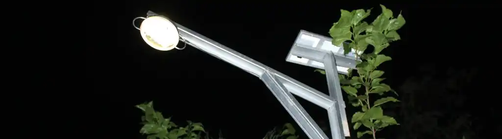 ilustrasi lampu PJU tenaga matahari
